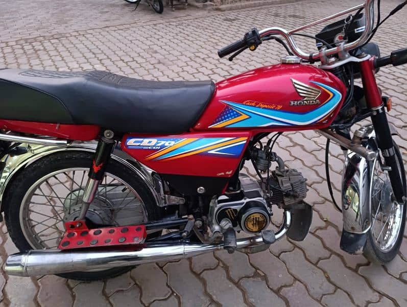 Honda CD-70 bike 6