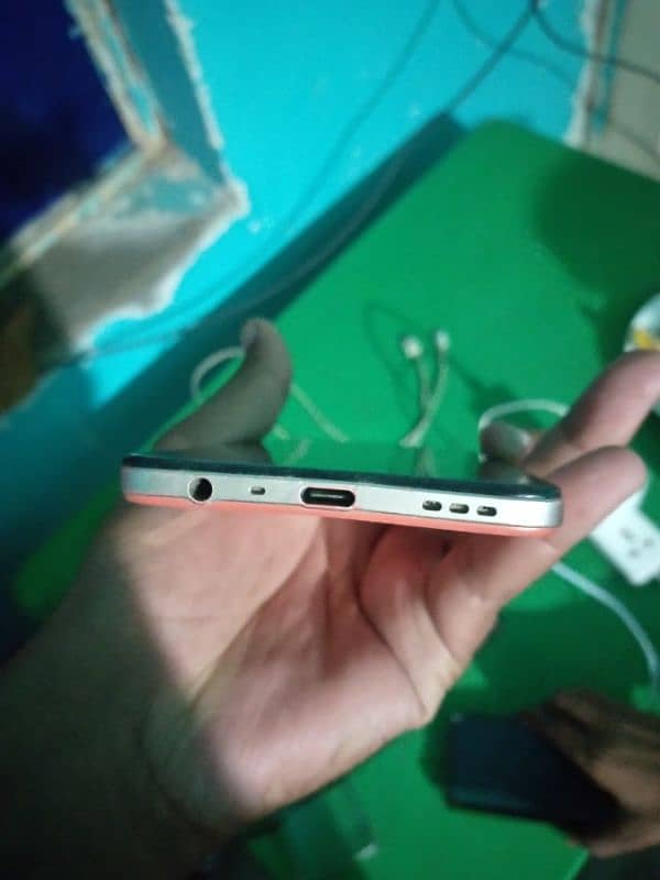 Oppo F17 8/128 pta with full box 4