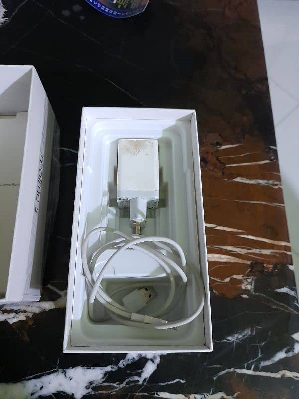 Oppo Real me 5 with complete Box Good Condition 4