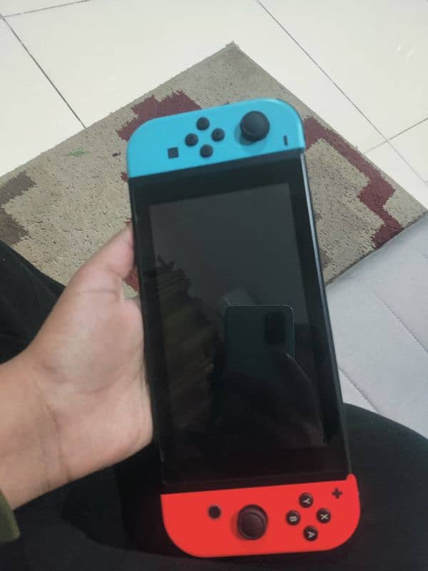 selling Nintendo switch V2 with box for cheap. 2