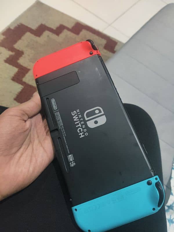 selling Nintendo switch V2 with box for cheap. 3