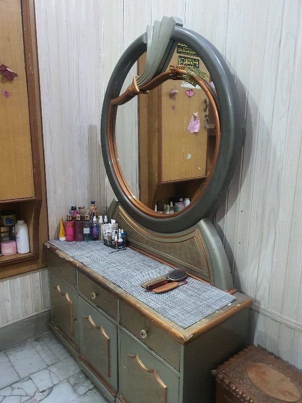 Dressing Table with Mirror 2