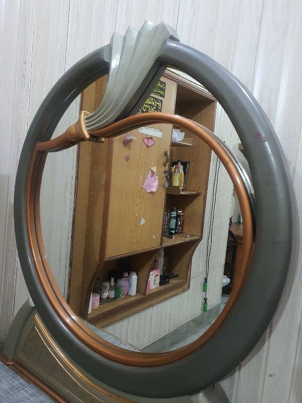 Dressing Table with Mirror 3