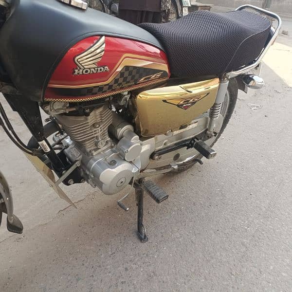 Honda CG 125 Red Gold Eddition 1