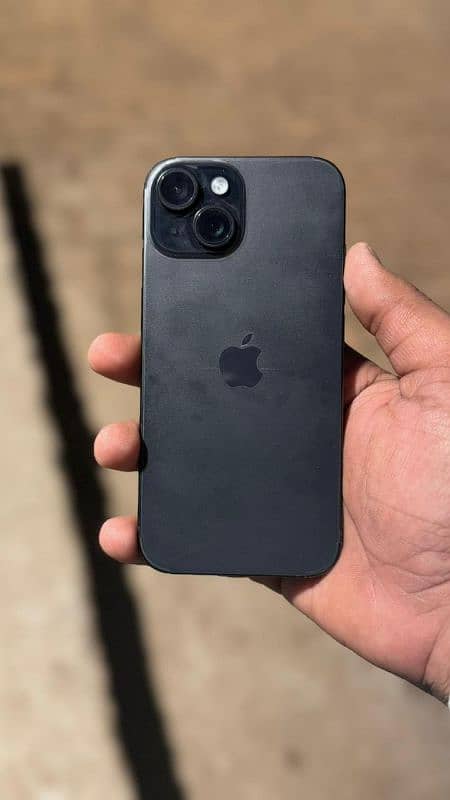 iPhone 15 black titanium 1