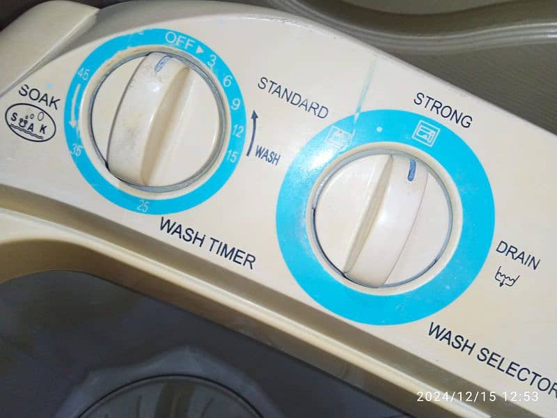 Haier washing machine twin tub model number HWM80-160S 0