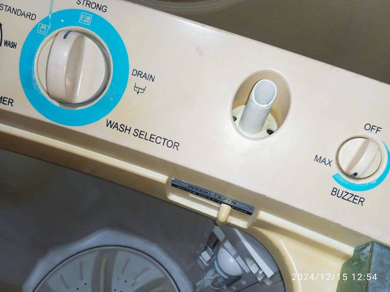 Haier washing machine twin tub model number HWM80-160S 2