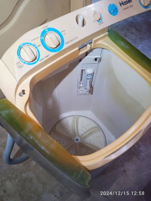 Haier washing machine twin tub model number HWM80-160S 4