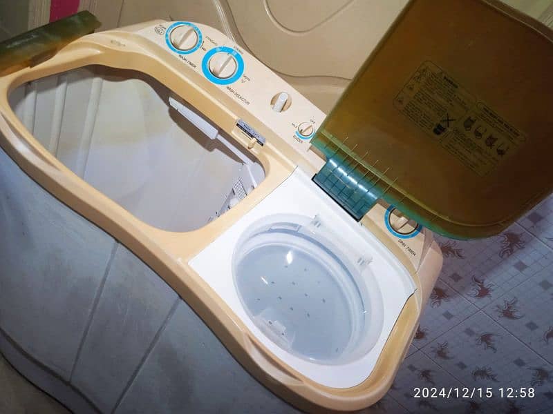 Haier washing machine twin tub model number HWM80-160S 10