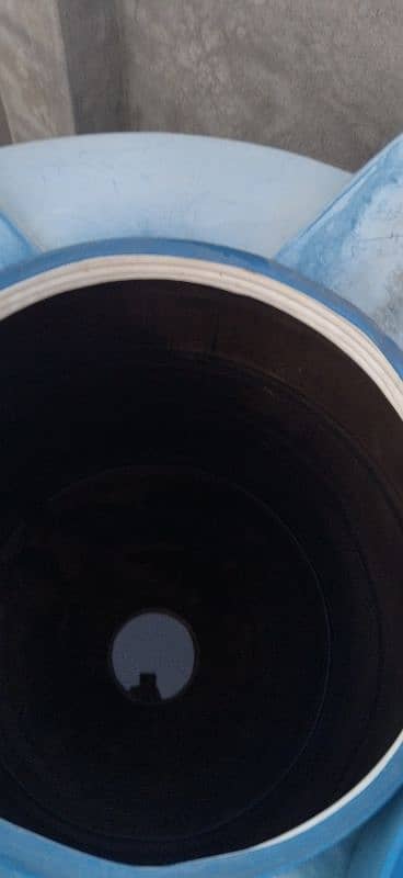 water tank 300 gallon blue colour and 150 gallon black colour for sale 3