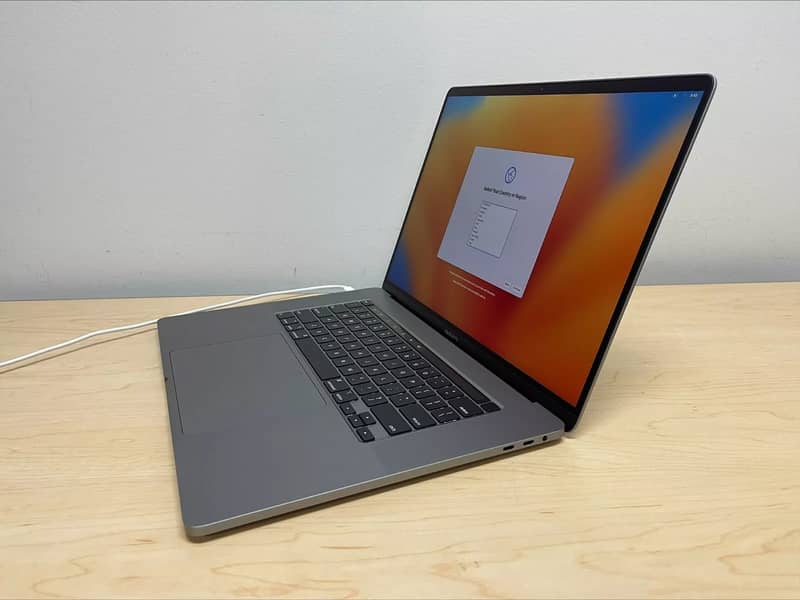 Macbook Pro 2019 i9 Lush Boxed - number mentioned on bottom 1