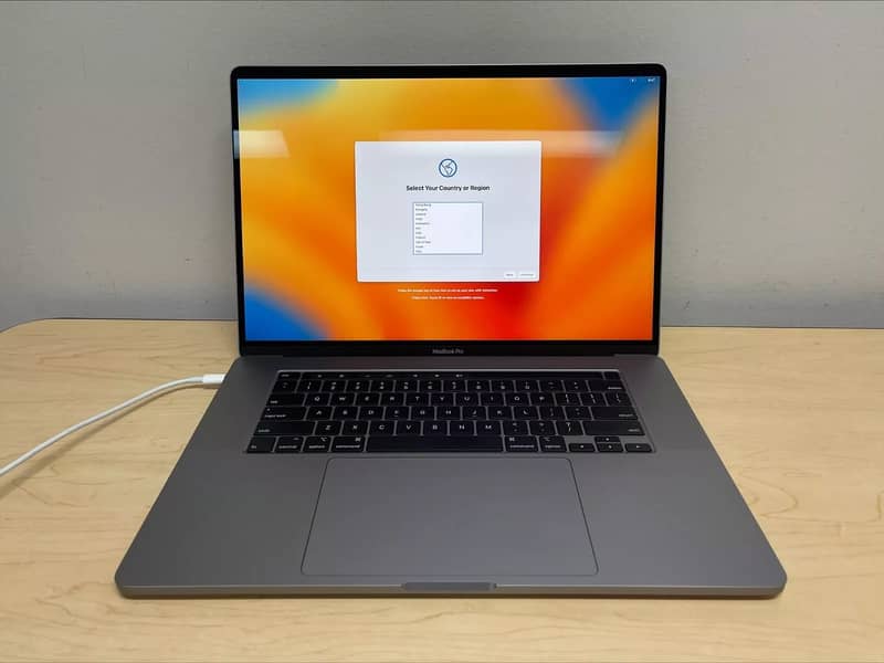 Macbook Pro 2019 i9 Lush Boxed - number mentioned on bottom 4