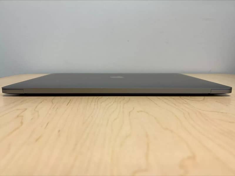 Macbook Pro 2019 i9 Lush Boxed - number mentioned on bottom 7