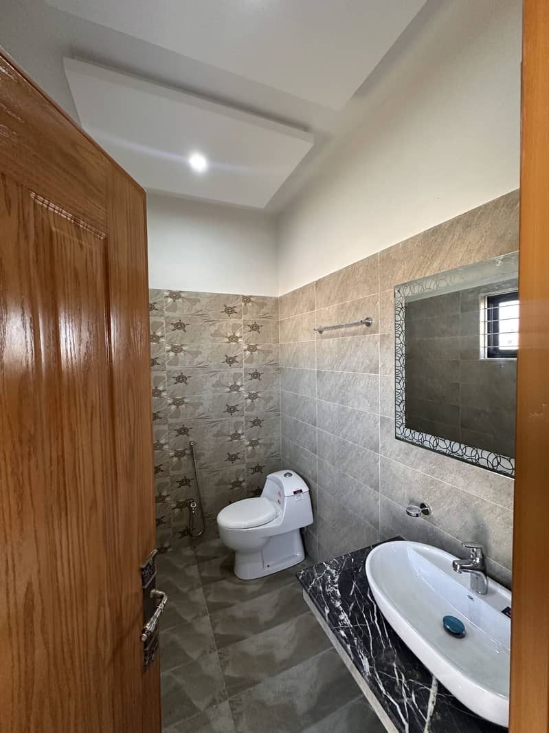 1 Kanal Upper Portion Available For Rent 3