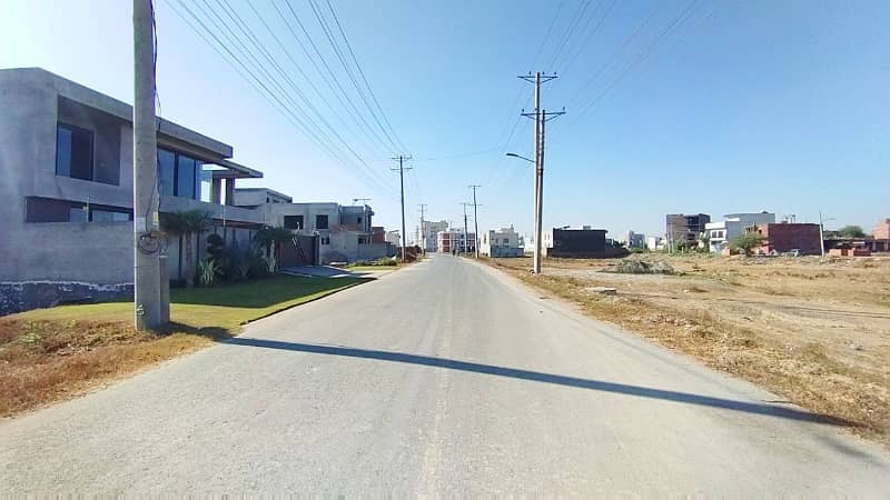 Ideal 1 Kanal Residential Plot Available In LDA Avenue - Block F, Lahore 4