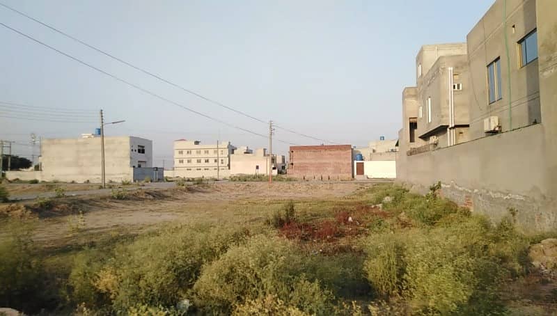 Residential Plot For Grabs In 5 Marla Lahore 2