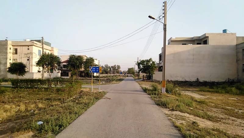 Residential Plot For Grabs In 5 Marla Lahore 4