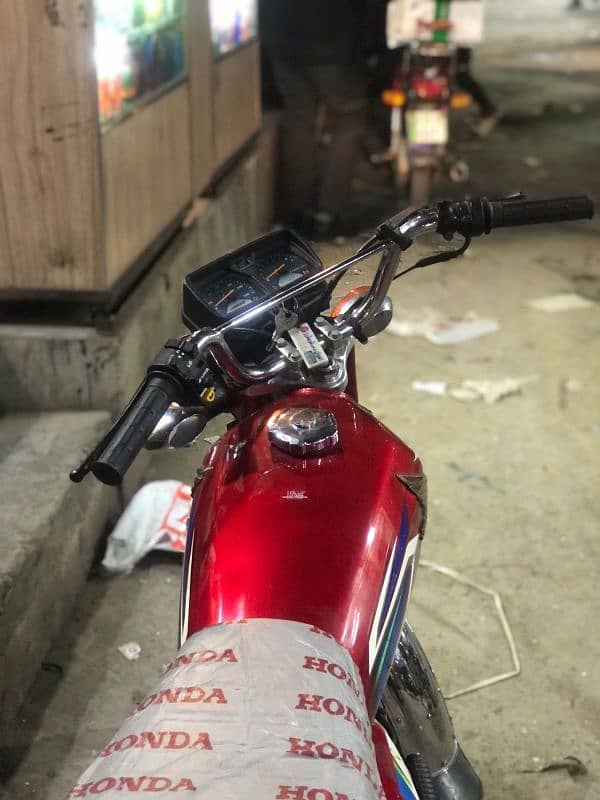 honda 125 red color 1