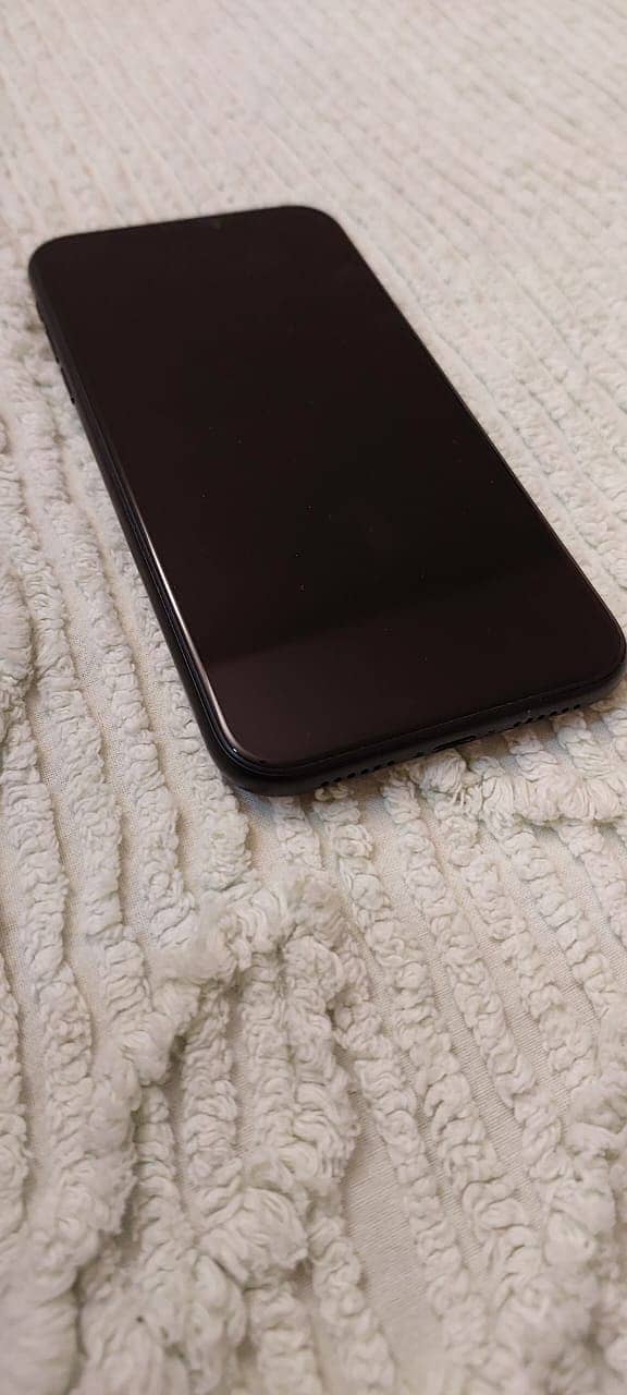 Apple iPhone XR in Mint Scratchless Condition 0