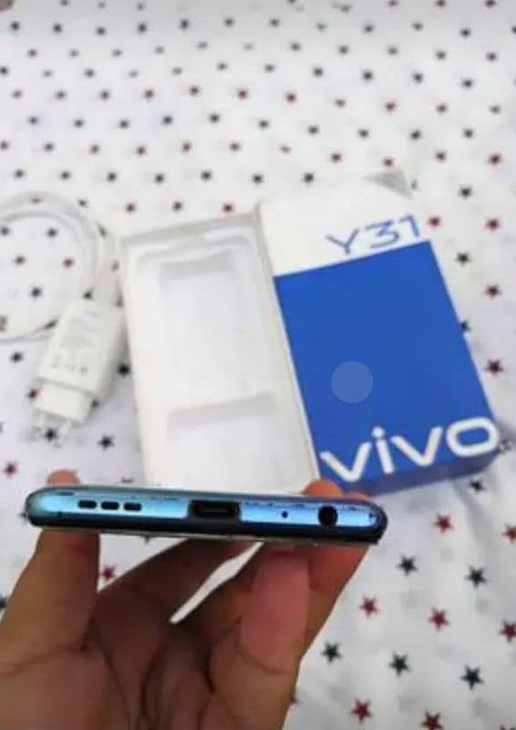 ViVo y31 4/128 with box & Charger 2