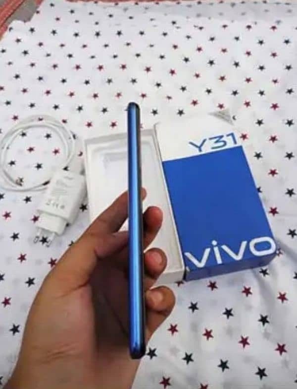 ViVo y31 4/128 with box & Charger 3