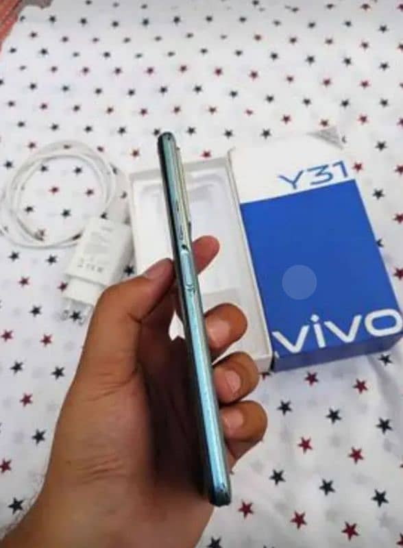 ViVo y31 4/128 with box & Charger 5