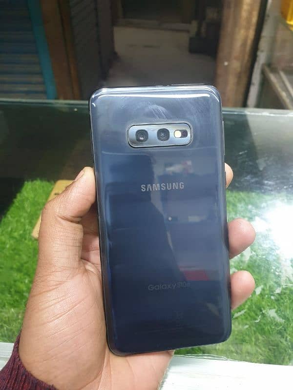 Samsung Galaxy S10e 3