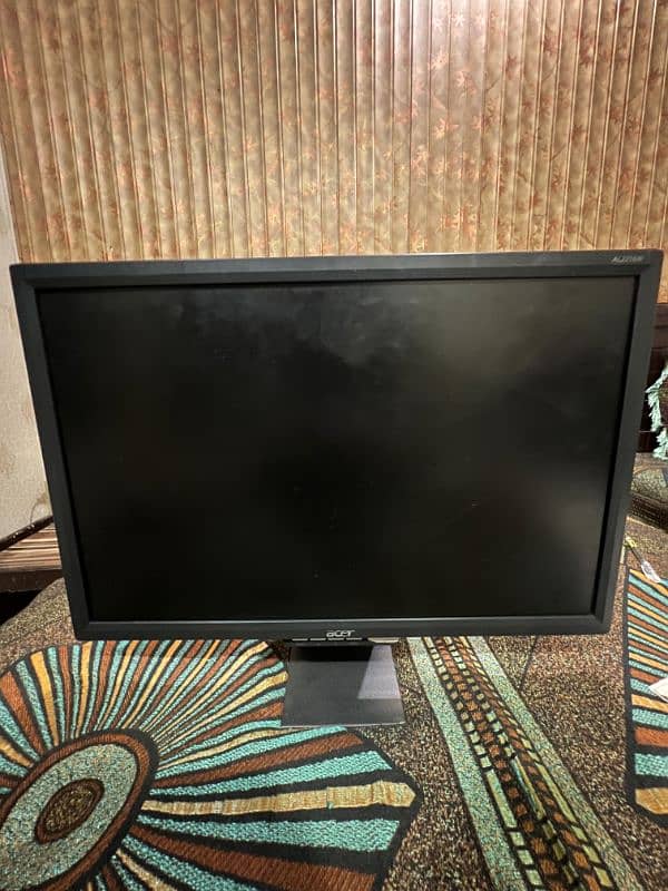 Acer LCD 10/10 condition Black color 16-17 inch in cheap rate. 0