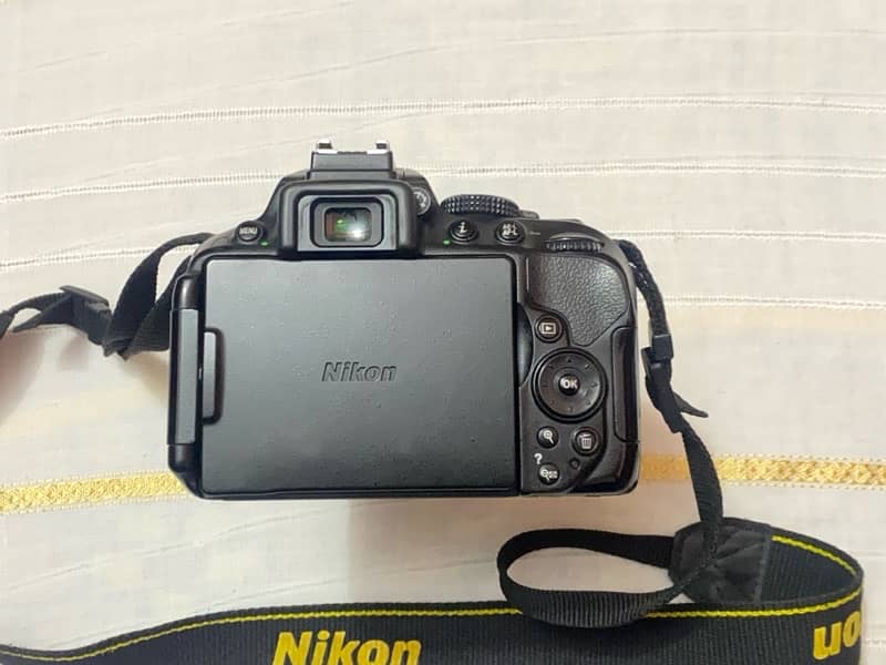 Dslr Nikon d5300 with Af-p 18-55mm VR and Nikon Af-S 35mm f1.8g Lens. 5