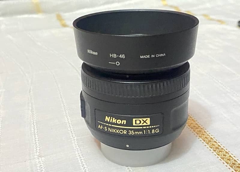 Dslr Nikon d5300 with Af-p 18-55mm VR and Nikon Af-S 35mm f1.8g Lens. 14