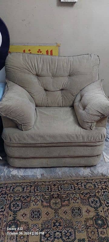 5 seater sofa set for sale in good condition. 2