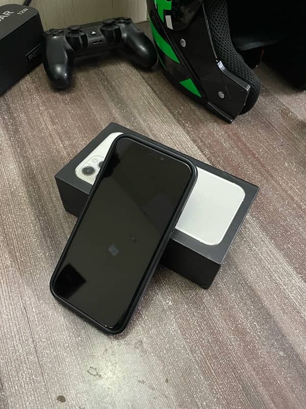 iphone 11 pro 256gb dual pta approved with box 0