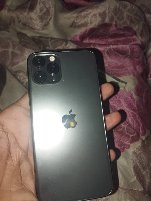 iphone 11 pro with box with charger 4