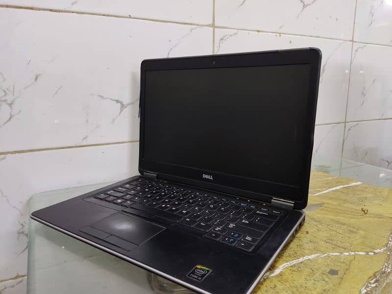 Dell Latitude E 7440 0