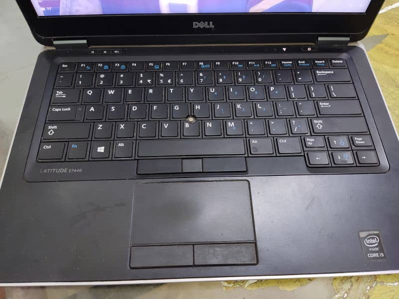 Dell Latitude E 7440 1