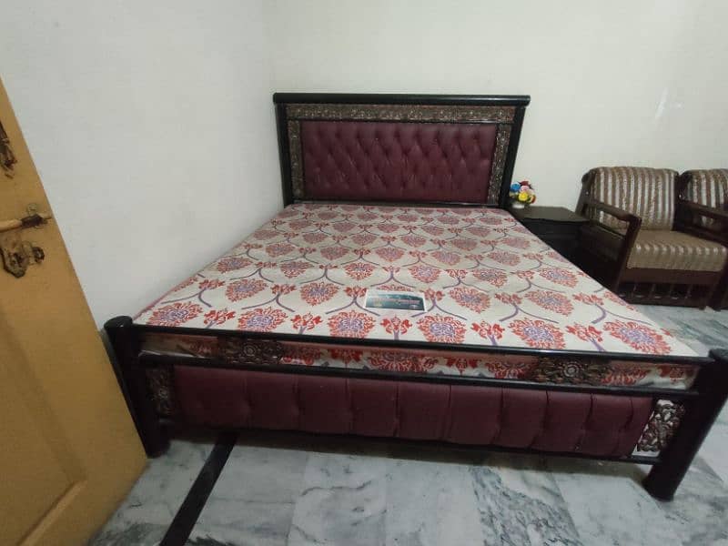 iron and cushion bed 6