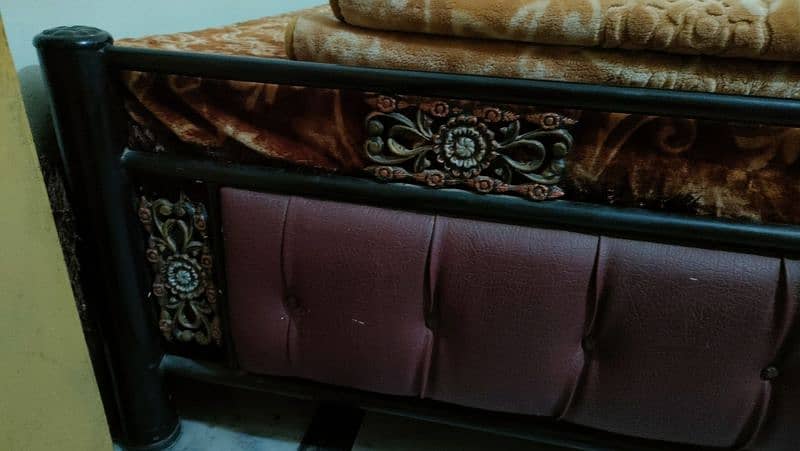 iron and cushion bed 16