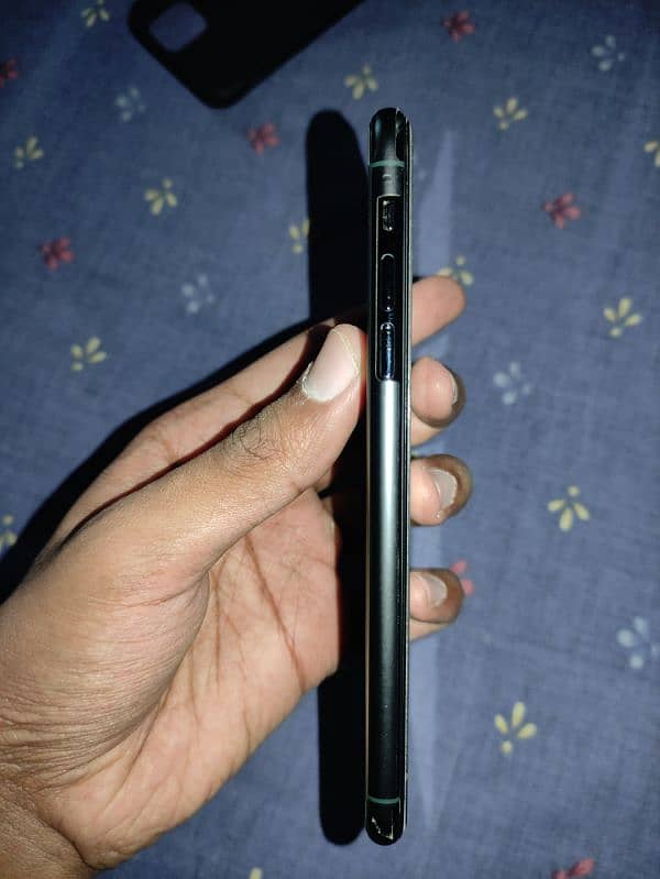 Iphone 11 Pro Max | 256 GB | Non-PTA 4