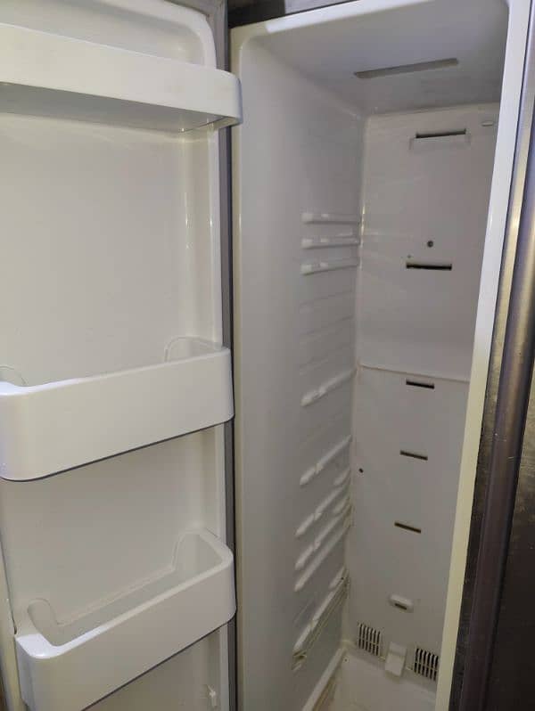 Samsung double door refrigerator  dual flow 16