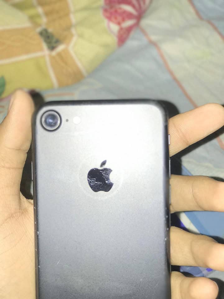 IPHONE 7 10/10 conditions black colour 1