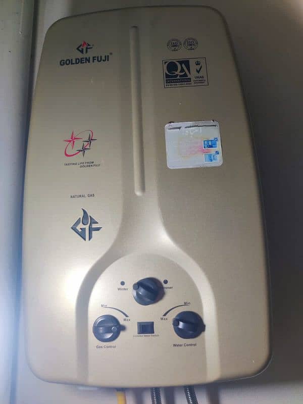 Golden Fuji 10 liter instant Geyser 1