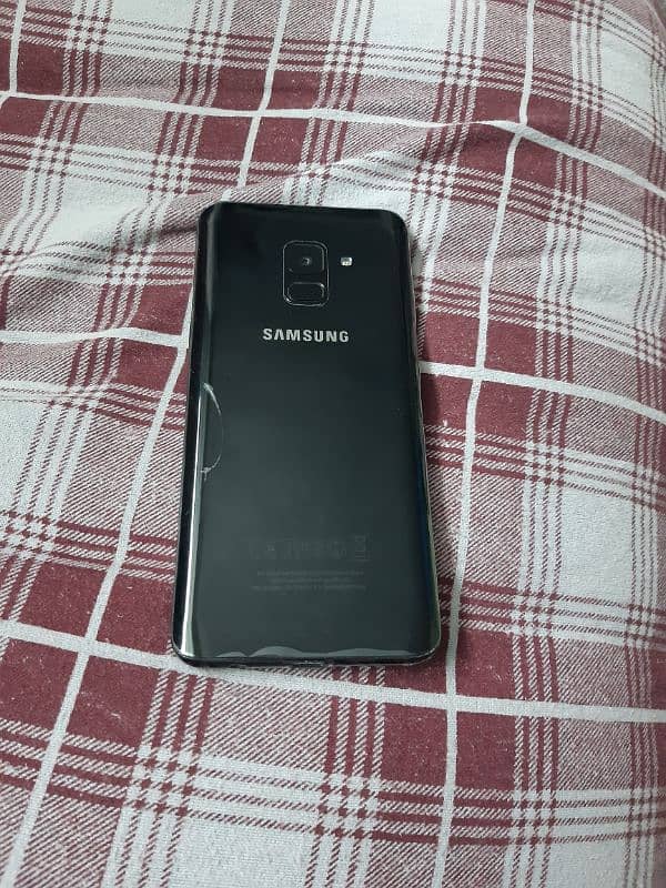 samsung A8 2018 4/64 11