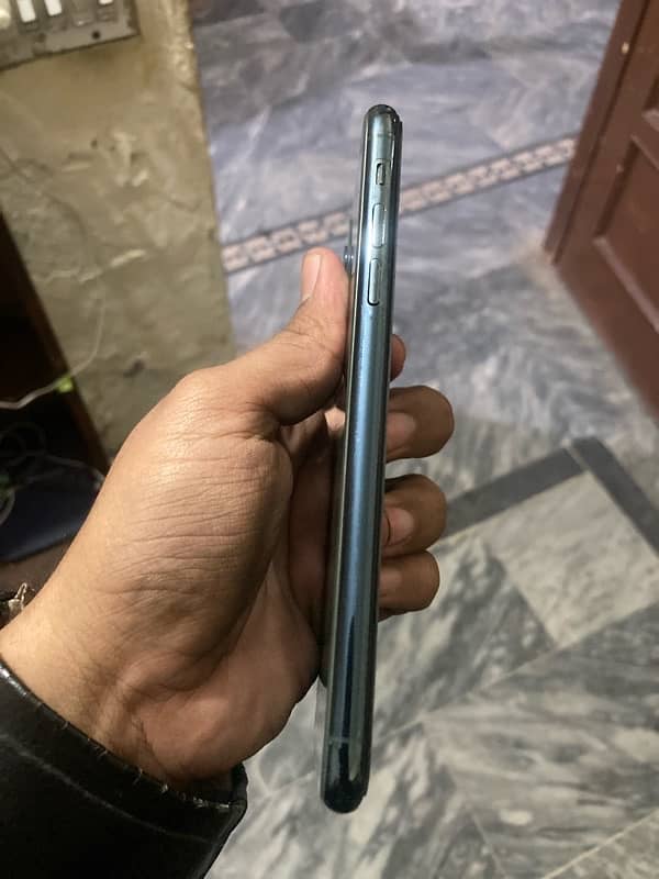 I phone 11 pro max 256gb PTA Approved 7