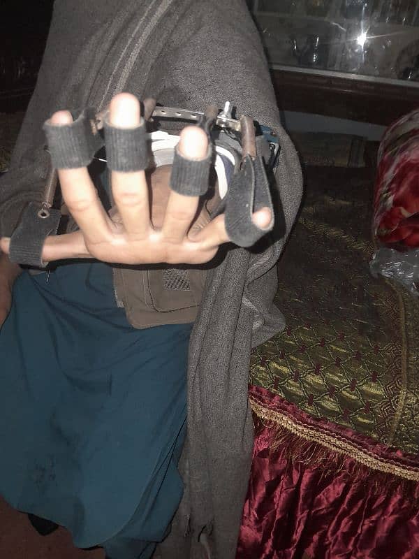 dynamic finger splint =price 25000 3