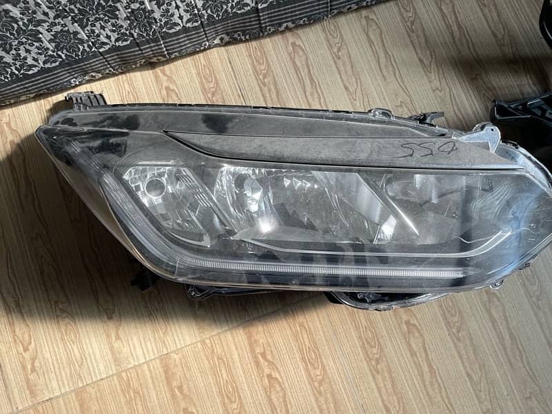 honda City front light availavle right side 8