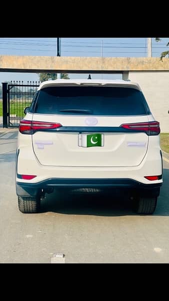 Toyota Fortuner Legender 2022 1