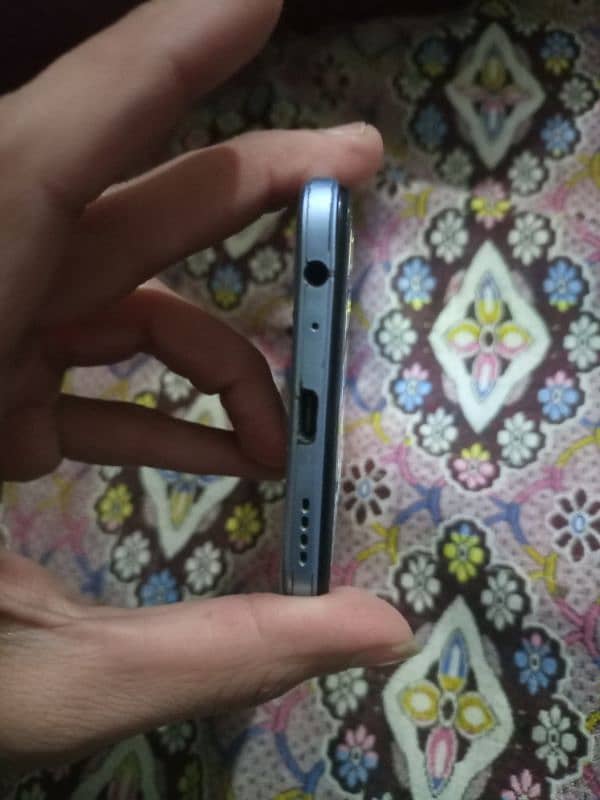 Vivo y33s condition 10.9 battery good all OK 4