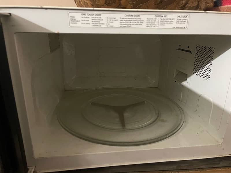 LG Microwave 4