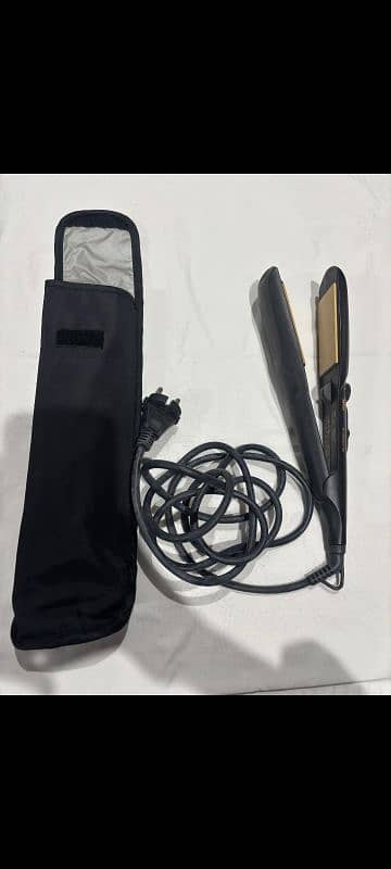 Braun professional hair straightener with packing. 0