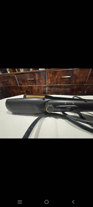 Braun professional hair straightener with packing. 3